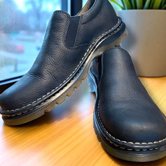 Men's 11 DR. MARTENS BRYCE  Black Pebbled Leather Slip Ons Excellent Condition - Picture 1 of 12